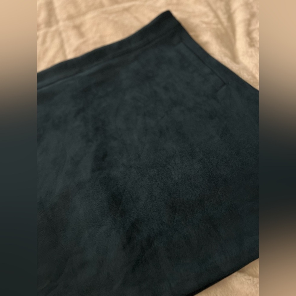 🌿 Francesca’s Blue Rain Faux Suede Mini Skirt - Picture 2 of 5